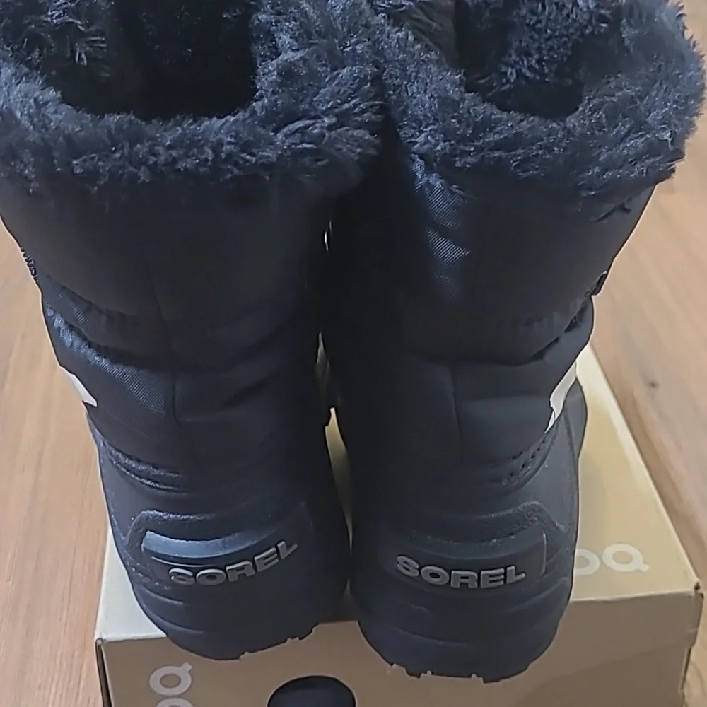 Sorel Black‎ Kids Snow Boots with Polar Bear Design